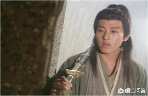 《笑傲江湖》思过崖上的秘密，岳不群都不知，为何令狐冲就能懂？