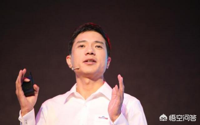 百度CEO李彦宏在AI开发者大会演讲,被人用矿泉水泼了一身,大家有什么看法？