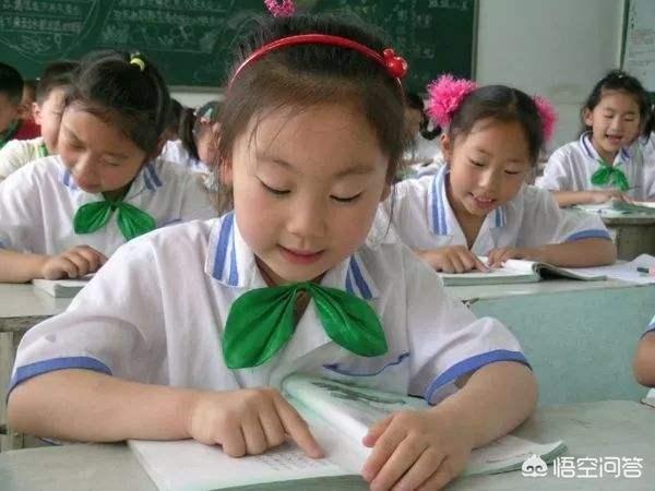 一年级的孩子不会读题目,很多字不认识,怎么办？