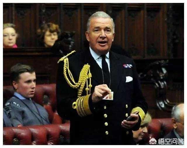为什么英国海军还拥有一款单边肩章的军礼服呢？