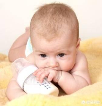 厌奶期症状及解决办法(厌奶期的表现有哪些方面)，宝宝厌奶的表现有哪些宝妈如何帮助宝宝度过厌奶期