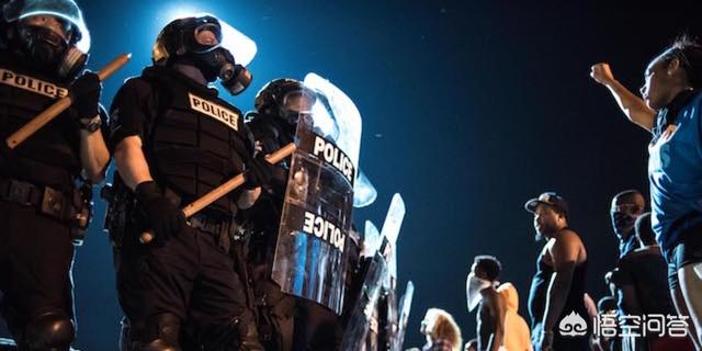 星巴克事件:美国星巴克驱逐警察事件，你怎么看？