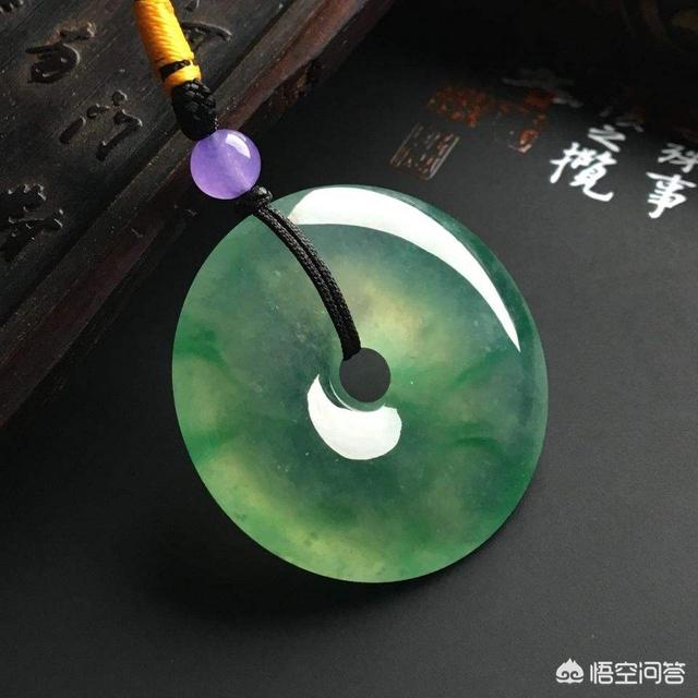 冰种飘蓝花翡翠价格,翡翠中飘花和飘绿哪个更值钱？