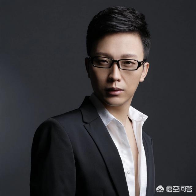 毕福剑和王二妮:当年星光大道红人，30多岁的王二妮，现今如何？