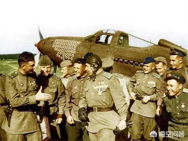 武汉空战:战争中禁止杀跳伞的飞行员，为啥可以杀坦克驾驶员？