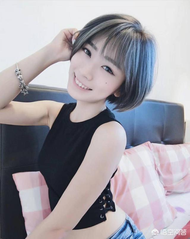 辛芷蕾照片:低调不失气质的辛芷蕾，红毯照吸引人。为何不能大红大紫
