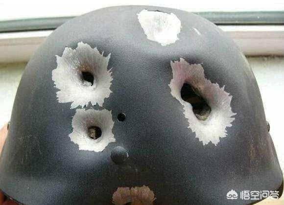 boqi波骑 军鞋:波湃运动鞋 有些俄国老兵劝新兵在战场上尽量别戴钢盔，这是为什么？