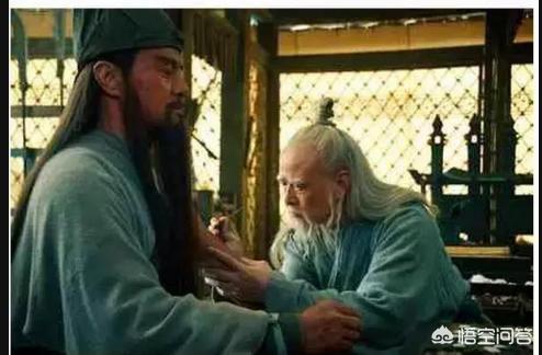 被曹操杀害11年之久的华佗，为何穿越时空给关公刮骨疗毒？