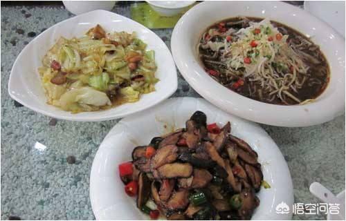 农村俗语“桌上不摆三盘菜,六人莫坐乌龟席”,是什么意思？有道理吗？