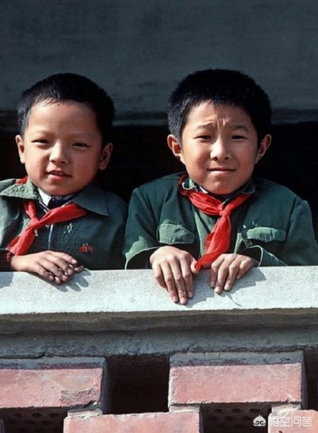 主持人王芳:主持人王芳业余时间讲课卖教材算课外补课吗？