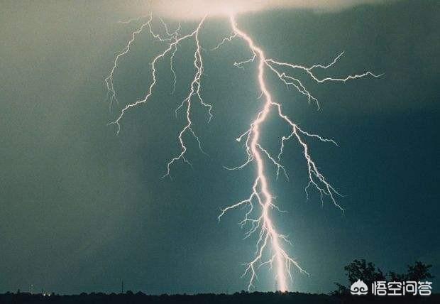 山区打雷灵异事件:在农村有这样的说法：打雷下雨天，不能在水田里干农活，为什么？