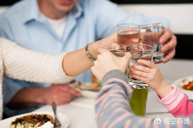 喝白酒时吃什么食物能快速解酒防醉？