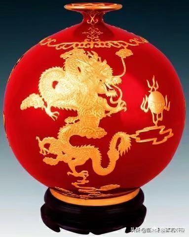 唐代诗人中,李白、杜甫被公认是最伟大的两位诗人,如果要选第三名古代诗人,谁最有资格？