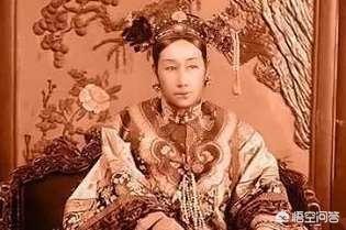 一张吓死人的清朝女子恐怖照片，多地出现“擦油烟机”女子，网友说很恐怖，她们真实目的是什么