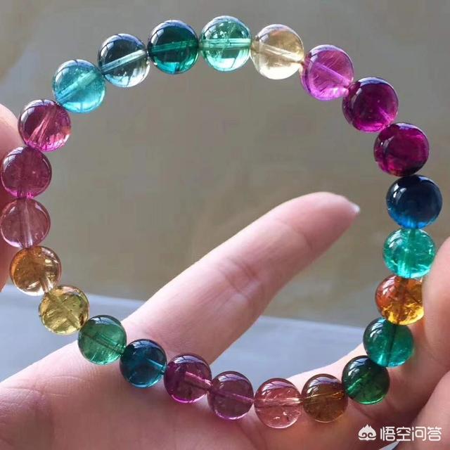 紫红色红宝石好还是玫红色好,五十岁的女人，什么发色才最适合你呢？