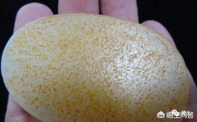 如何鉴别和田玉原石,怎么辨别和田玉籽料原石的洒金皮？