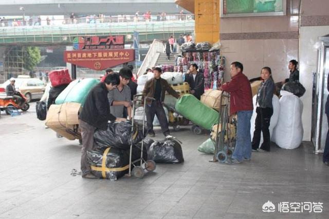 在小城市想摆摊卖衣服,去哪里进货？