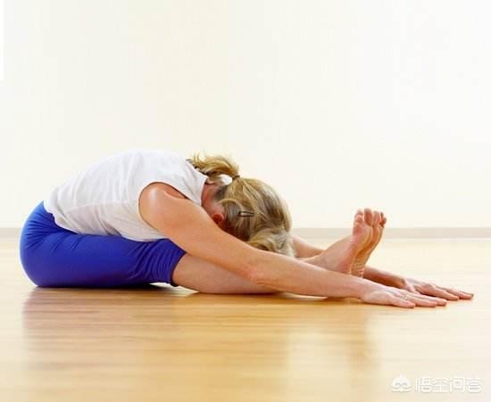 練瑜伽時雙腿和身體一直抖動，該如何克服？