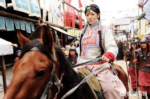 罚女生骑三角木马:暴雨天开双闪会被罚双闪应该怎么用