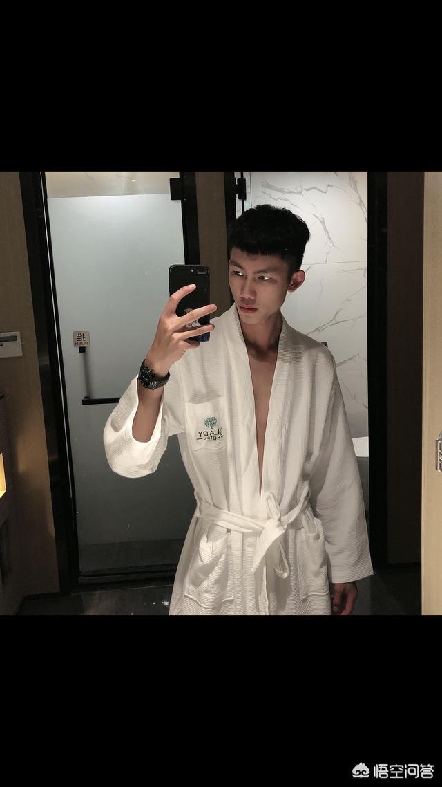 头条问答 - 身高一米八体重一百二十斤的男生你能接受吗?(114个回答)