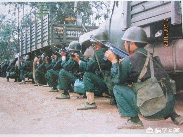 如何训练狗中枪倒地:如何训练泰迪狗 死刑犯被枪决时，为何一定要跪在地上？是不是因为害怕他们逃跑？