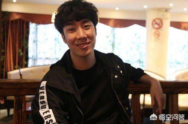 苏小妍事件:We逆转比赛后，解说苏小妍转身就哭了，你怎么看？