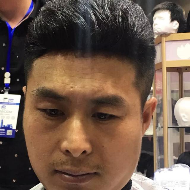 徐峥曾当发型模特:年轻秃头，你选择会带假发吗？