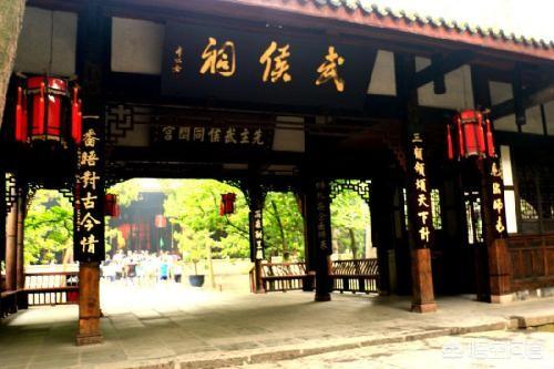 诸葛亮刘伯温真的像人们说的上知300年下知500年吗？
