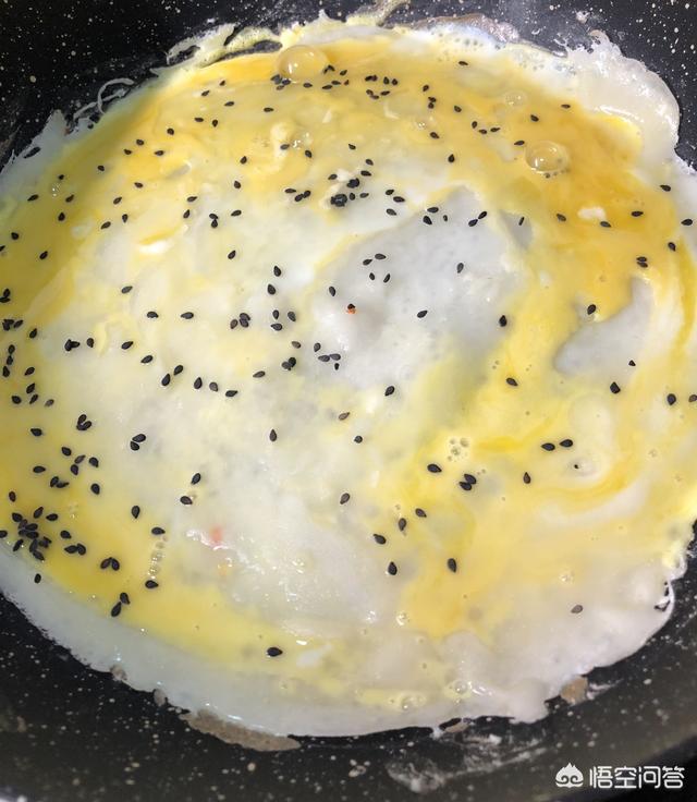 鸡蛋卷饼怎么做最好吃，鸡蛋卷如何做配方是什么呢