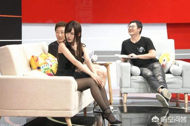 LPL“对A黑丝女解说”诞生,淑仪黑丝解说比赛水友直呼“看呆了”你怎么评价？