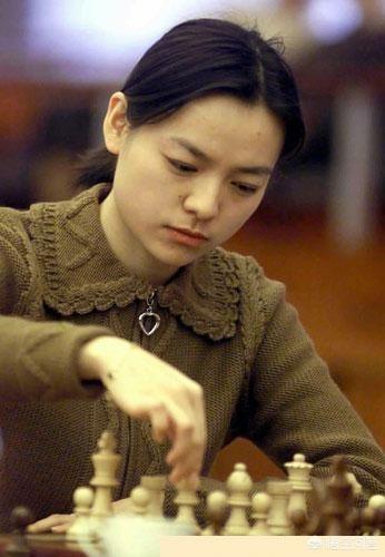鲁豫的2婚老公是谁:两个孩子的母亲，四十岁结束了婚姻，还能再相信爱情吗