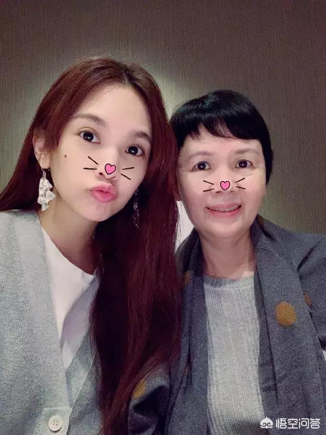 杨丞琳潘玮柏蔡依林同框:明星与妈妈合照，哪张最相似？