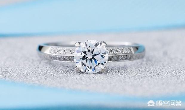 只有一万多块钱，买什么求婚戒指比较合适？