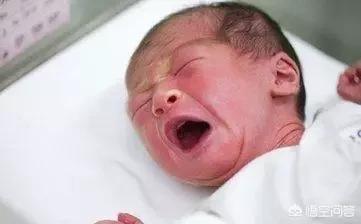 宝宝不吃奶老是打饱嗝:新生儿不喝母乳闹情绪如何处理？