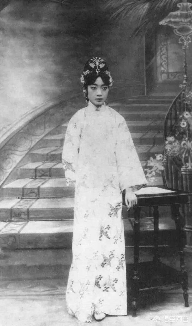 婉容私通:婉容真的背叛了溥仪了吗？溥仪将婉容的孩子扔到熔炉中了吗？