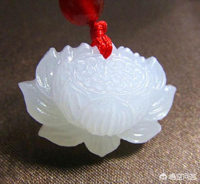 和田玉值钱不值钱,大家看看是不是和田玉，是的话值不值钱？