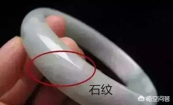 翡翠手镯常见裂痕图片,如何鉴定翡翠手镯出现裂纹时间？