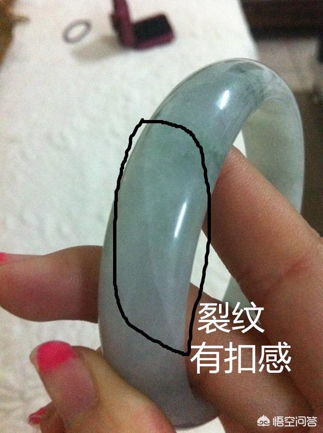 翡翠手镯常见裂痕图片如何鉴定翡翠手镯出现裂纹时间
