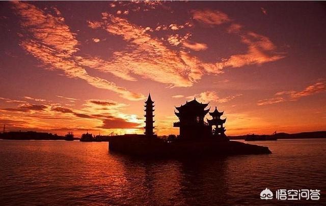 鄱阳湖老爷庙水域:鄱阳湖是地震陷下去形成的吗？只看见山头，山脚有多深？