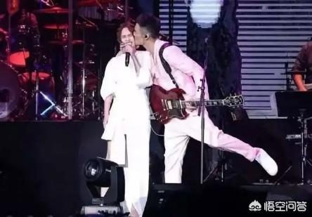 杨丞琳庆生李荣浩:李荣浩生日成功求婚杨丞琳，为啥被小鬼抢尽风头？