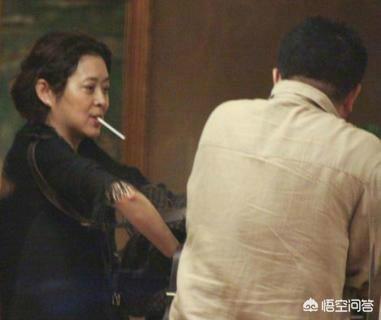 倪萍抽烟:倪萍为什么年纪大之后相貌变化这么大？