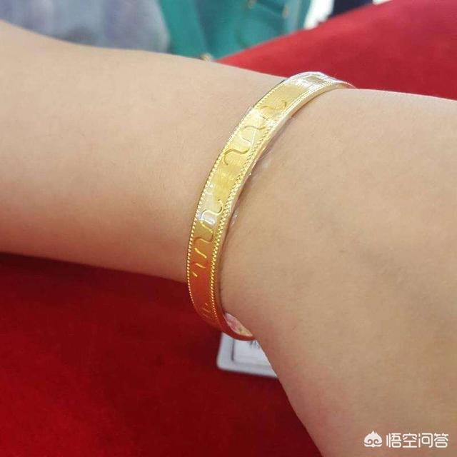 玉手镯戴左手还是右手,玉镯带左手好还是右手好呢？