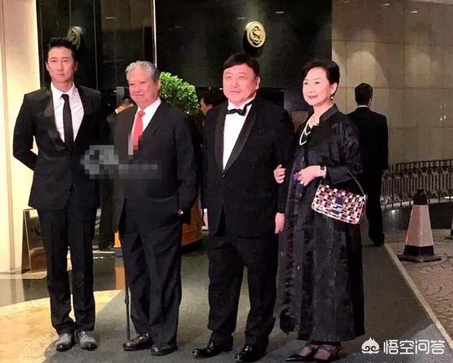 洪金宝追杀向华强:向华强在娱乐圈的地位和影响力到底有多大？