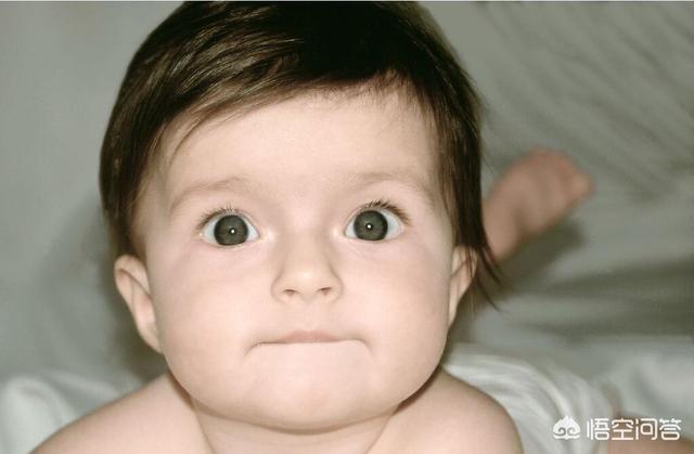 急性泪囊炎是如何引起的，一个月零6天的宝宝左眼睛眼泪多，眼屎多，怎么处理？