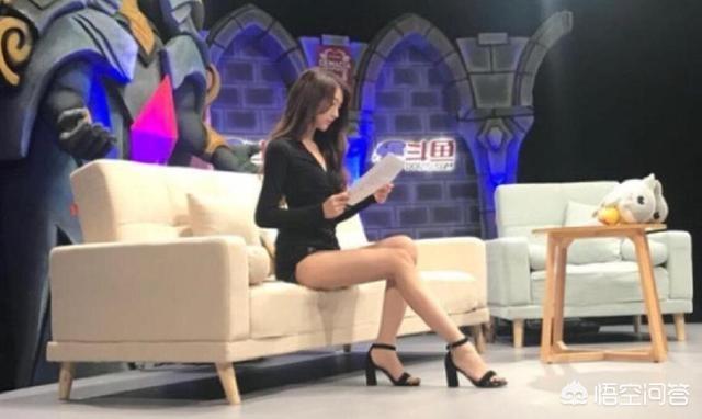 LPL黑丝女解说走红,公开高价出售同款丝袜,一千一条被疯抢,这件事你怎么看？