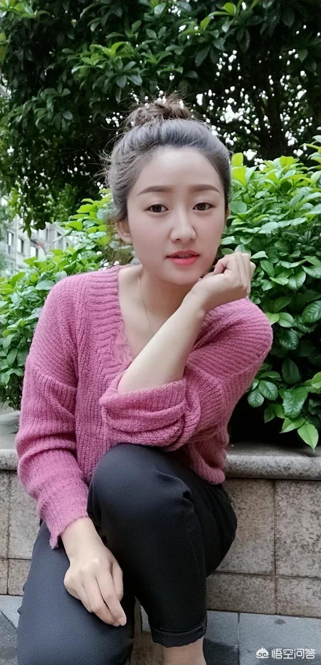 大家好 ,我是 奋斗小菲>.