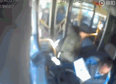 哈尔滨首例！男子不顾70多名乘客安危怒殴公交车司机,被判6年, 你怎么看？