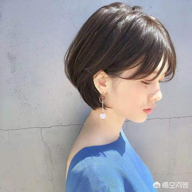 短发中好打理的发型应该是波波头了,只要你头发顺直,只要裁剪的适合你