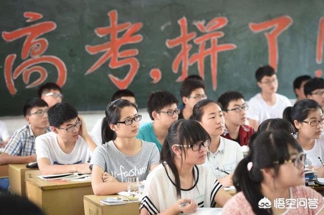 高考生被困电梯:6名高考生被困酒店电梯错过考试，到底谁该负责