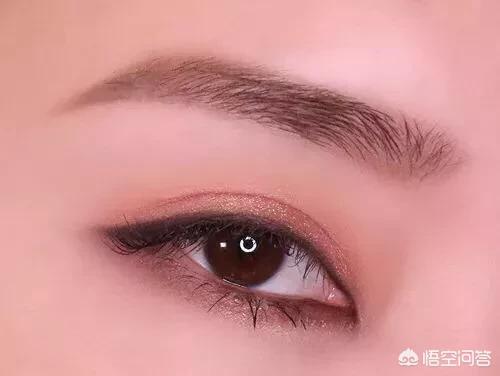 眼部有细纹(眼部有细纹用眼霜还是眼精华)